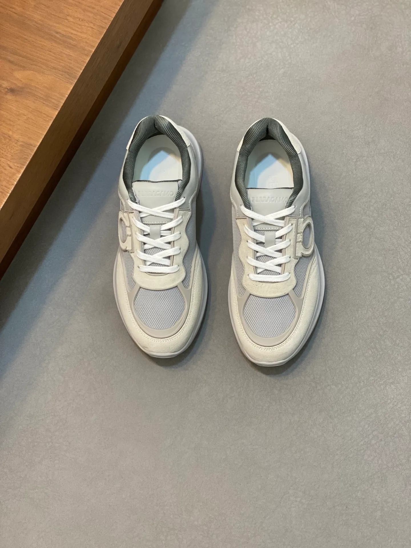 Men's men's shoes 💰700 [Ferragamo] Ferragamo - High-end quality original order - Upper: original cow suede leather with breathable mesh, brand logo sewn on the shoe body - Lining: brand canvas, foot pads; water-dyed cowhide - Outsole: rubber outsole - Super high quality control·Fine workmanship: Prominent (high-end·luxury·grade) Size: 38-44 (38 45, can be customized)